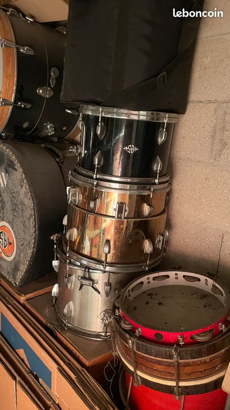 Lot de batteries et percussions vintage (image 2)