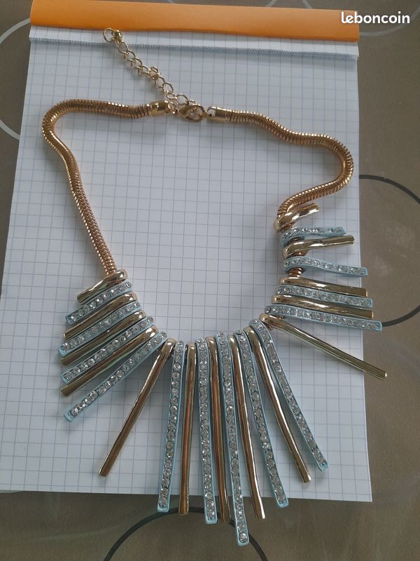 Superbe collier plastron (image 1)