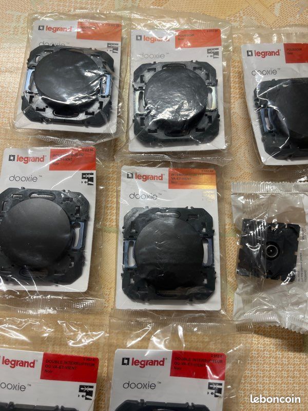 Lot iner va et vient et poussoir Legrand modèle dooxie noir neuf (image 3)