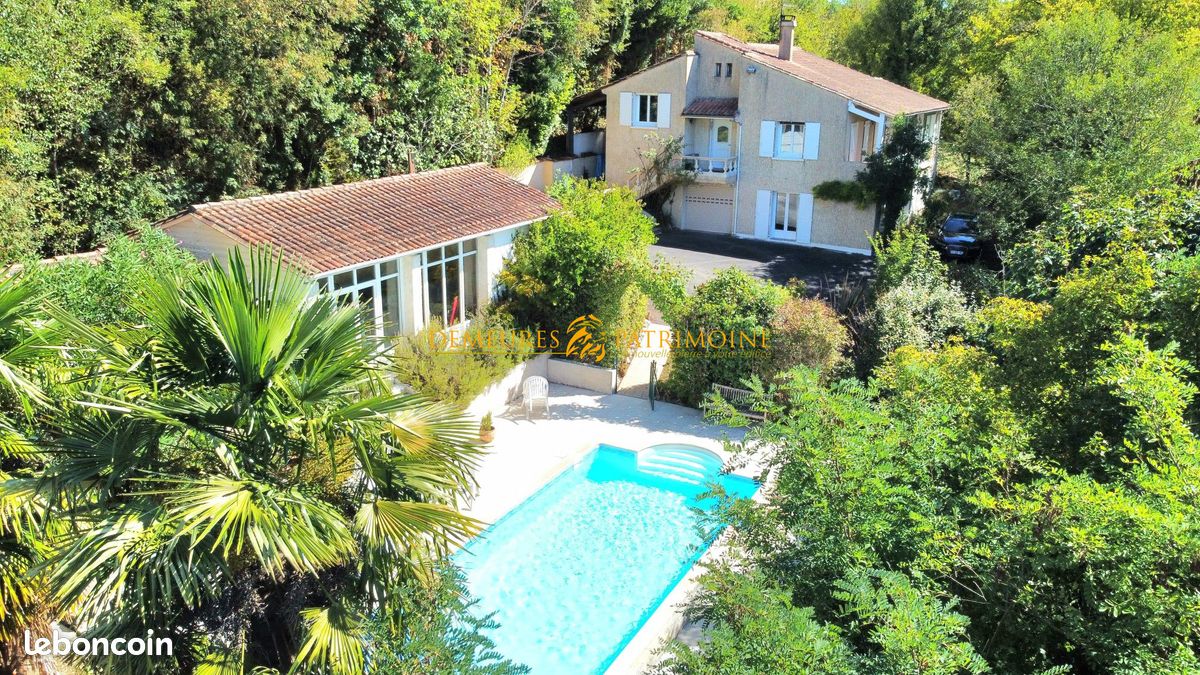Maison 8 pièces 260 m² · à Ruelle-sur-Touvre · 260 m² · 365 000 €