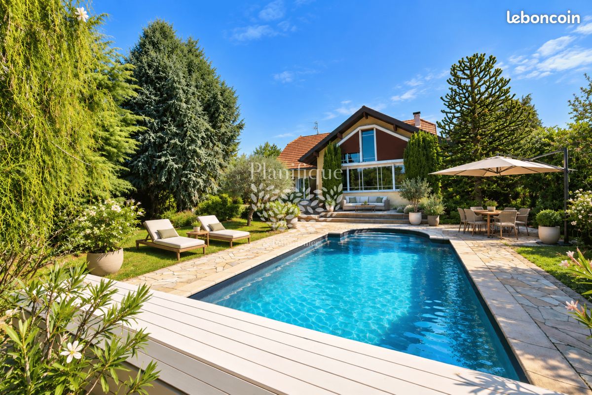 Maison 10 pièces 250 m² · à Cranves-Sales · 250 m² · 899 000 €