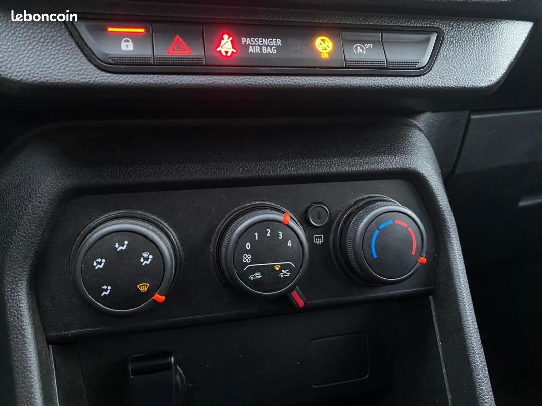 Dacia Sandero ESSENTIEL SCE65 CARPLAY/CENTRALISATION/ROUE DE SECOURS/VITRES AV ELECTRIQUES (image 10)