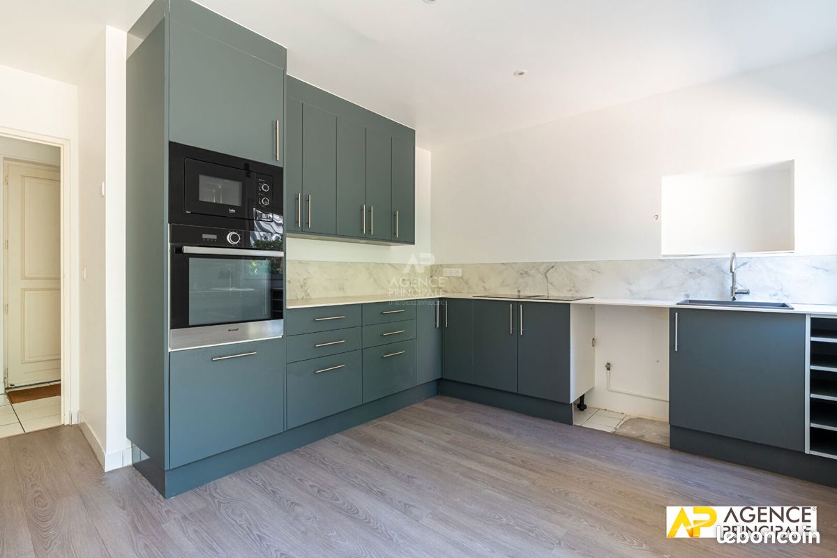 Maison 8 pièces 145 m² · à Le Mesnil-le-Roi · 145 m² · 885 000 €
