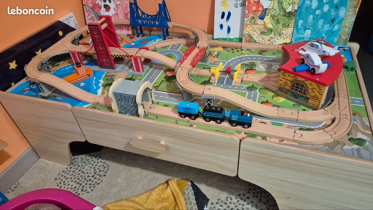 Table + circuit train en bois (image 1)