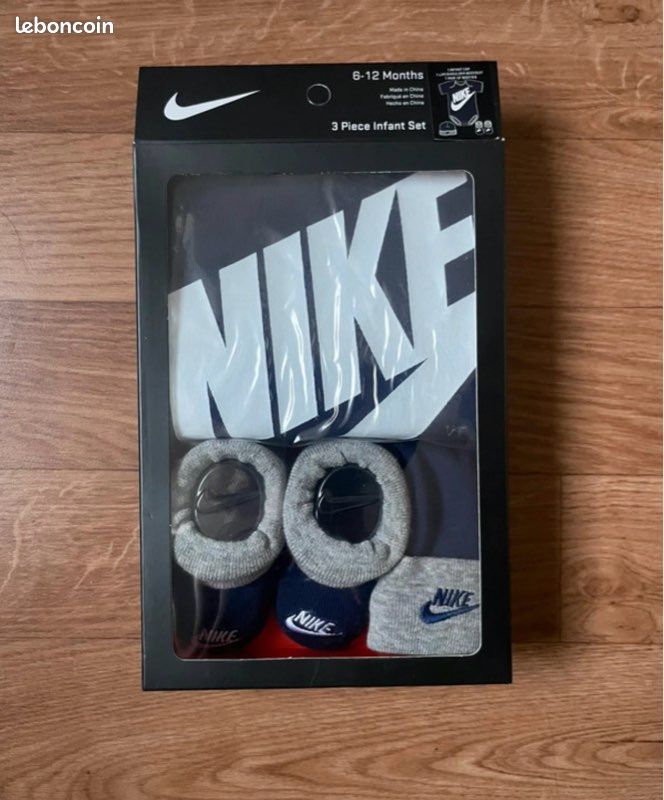 Ensemble bébé Nike – 3 pièces – Taille 6/12 mois – Neuf avec emballage (image 1)