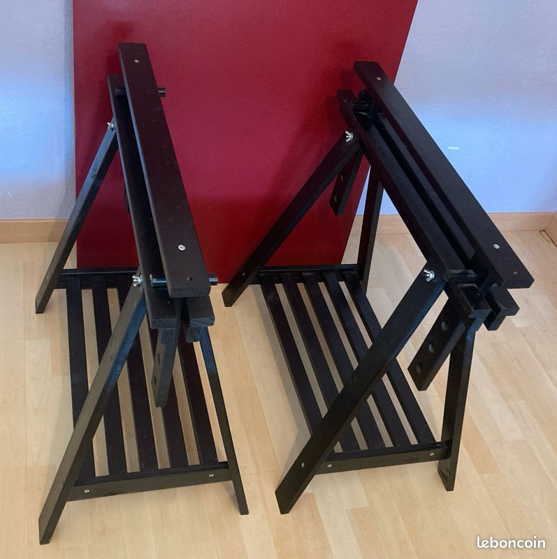 Bureau plateau 150×80 cm peint rouge sur tréteaux noirs — État bon (image 2)