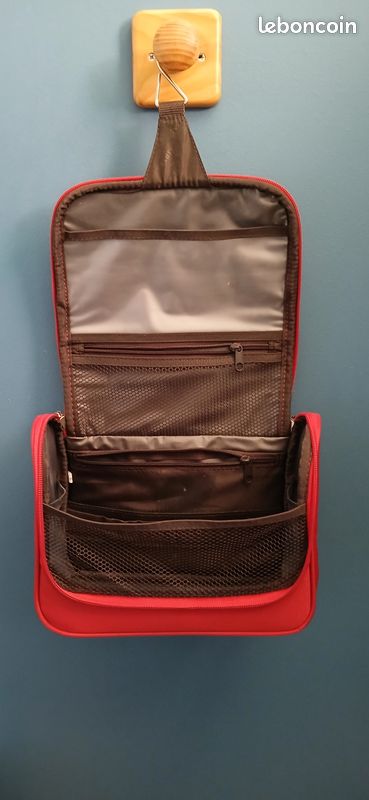 Vanity case (image 1)