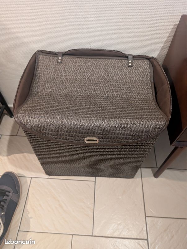 Panier / coffre à linge en rotin/osier (image 1)