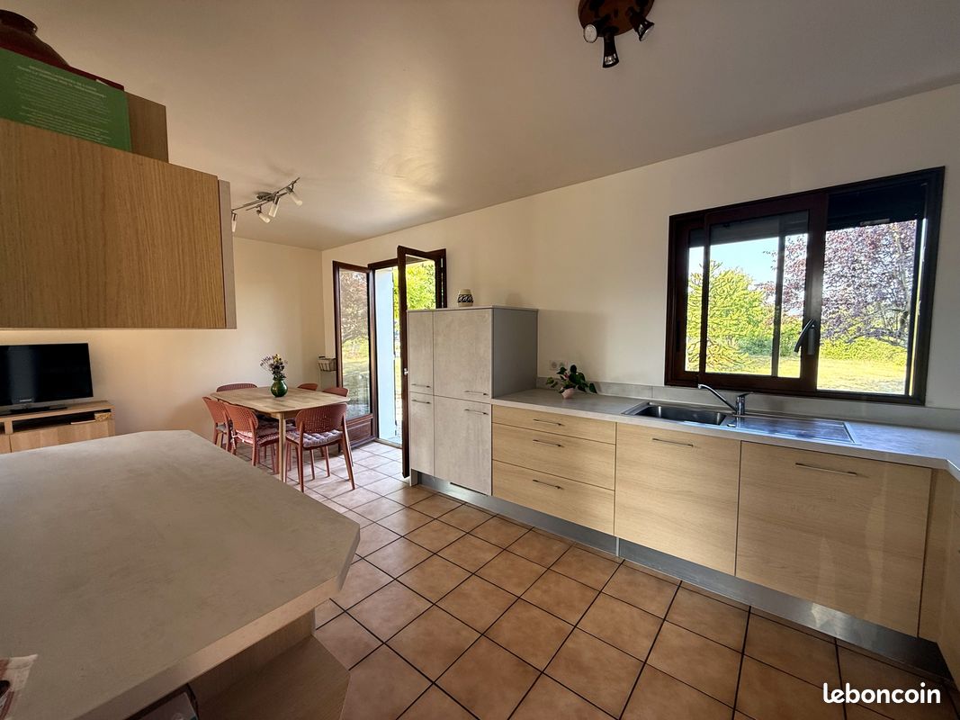 Maison 5 pièces 80 m² · à Messery · 80 m² · 2 200 €/mois