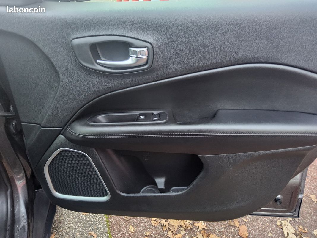 JEEP COMPASS 1.6 I MultiJet II 120 ch BVM6 Brooklyn Edition (image 15)