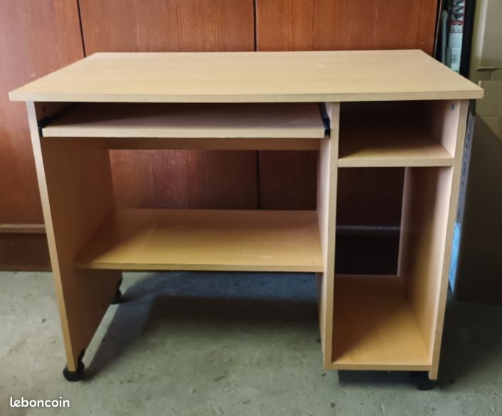 Bureau (image 1)