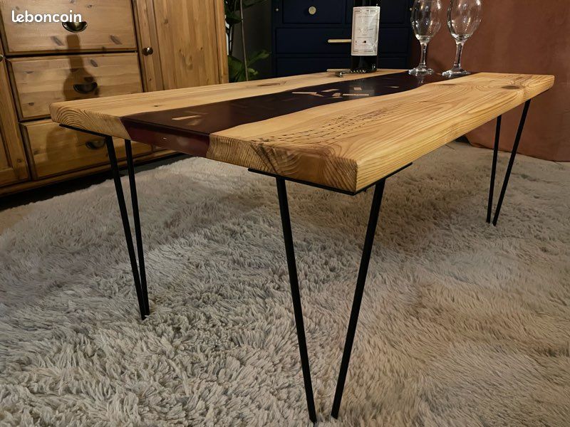Table basse unique en résine époxy et pin massif – Pièce artisanale avec caractère – Fabriquée main (image 2)