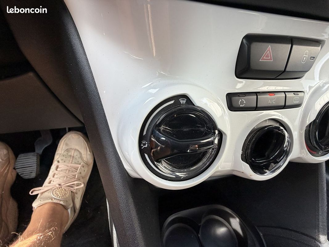 Peugeot 208 1.2 PURETECH 68CH LIKE 5P (image 26)