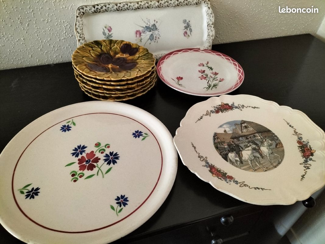 Lot d'assiettes à dessert et de plats en faïence de Sarguemines, en très bon état (image 3)