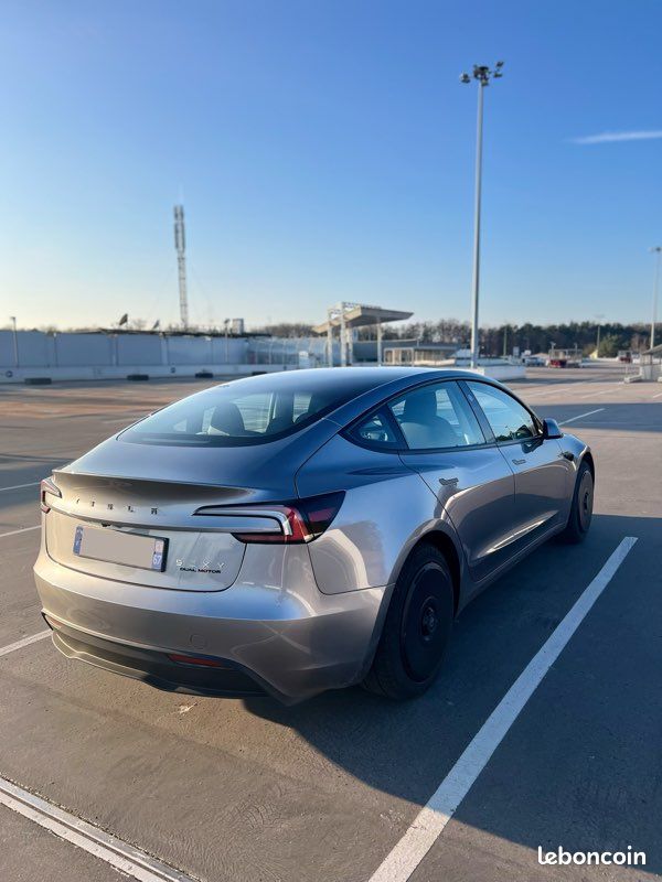 Tesla Model 3 Grande Autonomie AWD (transmission intégrale) – Quicksilver – 2026 – 13 000 km (image 3)