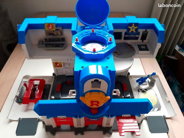 Robocar Poli – Centre De Commande Quartier Général – 27 Cm, Toit Ouvrant, Héliport, Pistes, Figurine Julie Incluse – Dès 3 Ans