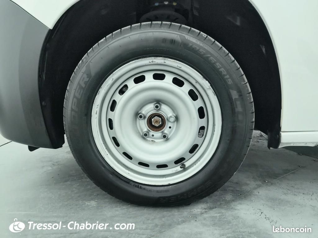 Peugeot Partner FOURGON STANDARD 650 KG BLUEHDI 100 S&S BVM5 ASPHALT (image 22)