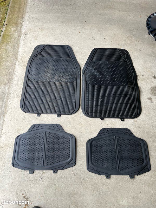 Lot De 4 Tapis Caoutchouc Pour Voiture - Noir - Dimensions Avant 44,5x71 Cm / Arrière 43,5x45,5 Cm - Antidérapant, Facile à Nettoyer