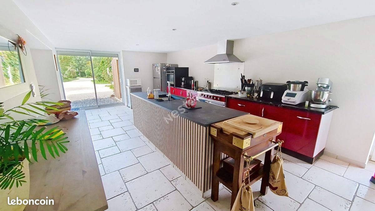 Maison 7 pièces 203 m² · à Vouneuil-sous-Biard · 203 m² · 466 650 €