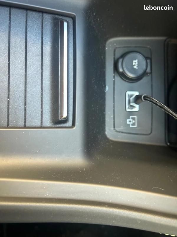 Peugeot 408 1.2 PURETECH 130 GT EAT BVA START-STOP (image 32)