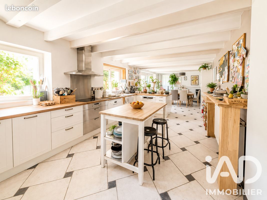 Maison 6 pièces 193 m² · à Dompierre-sur-Mer · 193 m² · 597 000 €