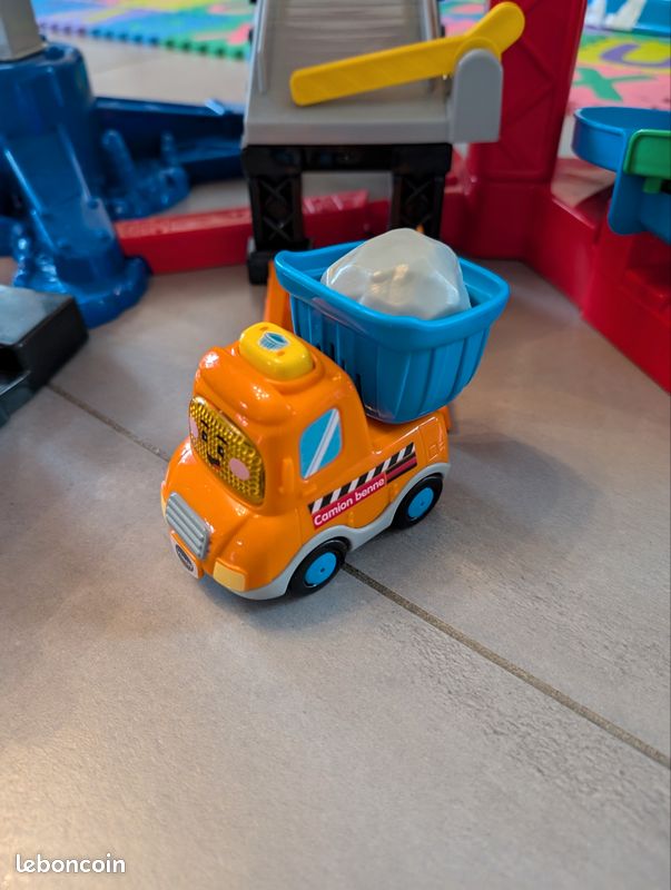 VTech - Tut Tut Bolides, Maxi Chantier Interactif Avec Voiture Eden Camion Benne Circuit Voitures Enfant 6 Zones Magiques Cadeau Garcon Et Fille De 1 An A 5 Ans Contenu En Francais