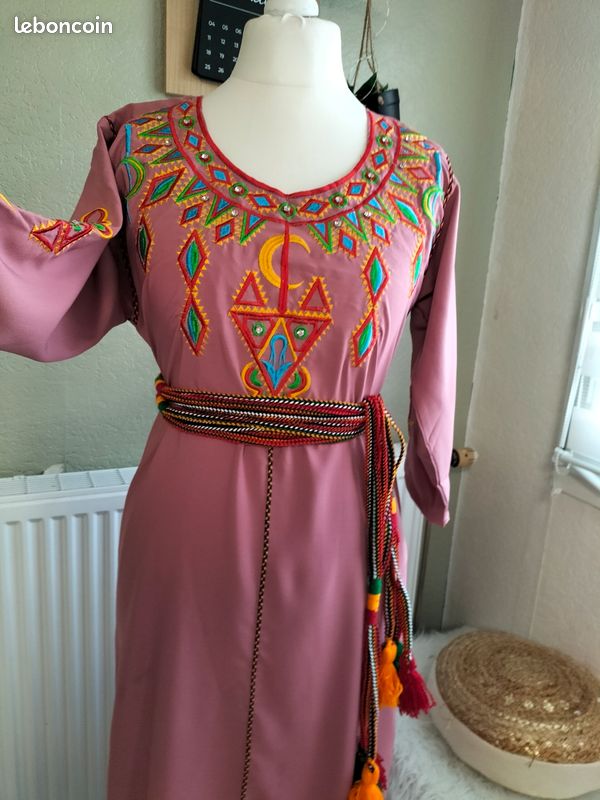Robe kabyle berbère traditionnelle femme (image 4)
