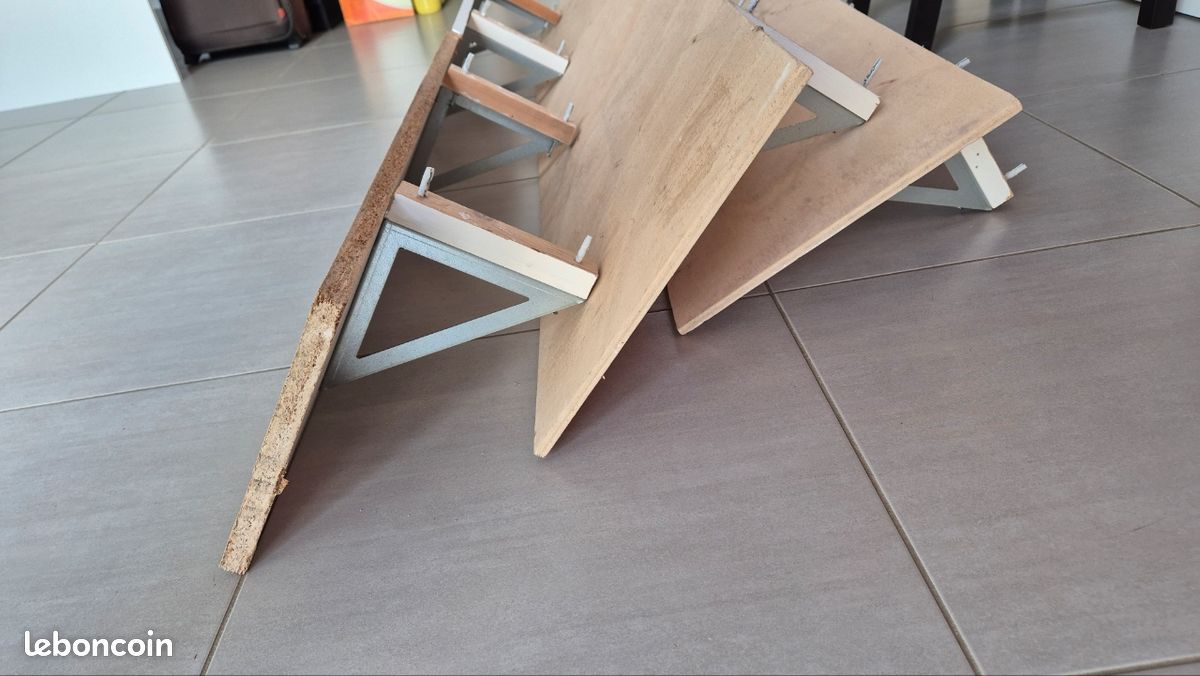 Étagères en bois avec équerres (image 3)
