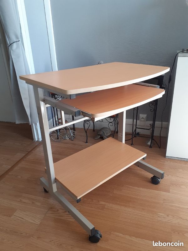 Bureau en bois à roulettes (image 1)