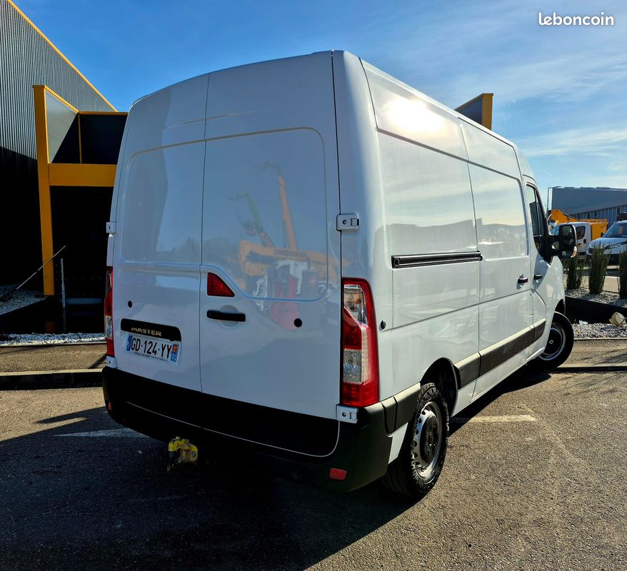 Renault master iii 2.3 dci 135 ch 3300 confort (image 4)