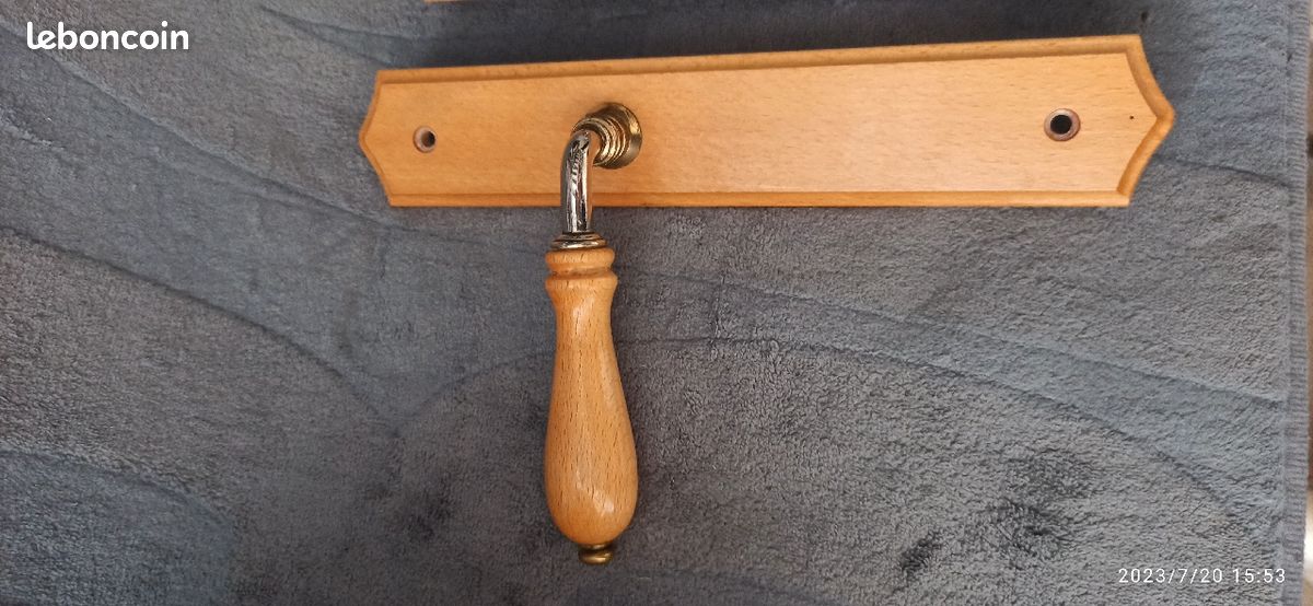 Poignée de porte bois et laiton (image 2)