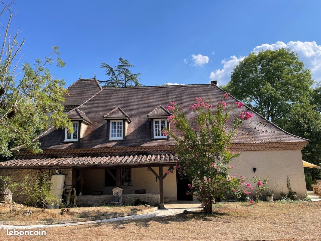 Maison 8 pièces 248 m² · à Cahors · 248 m² · 425 000 €