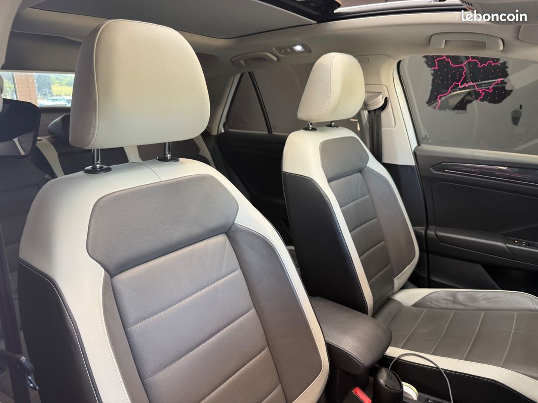VOLKSWAGEN T-ROC 1.5 TSI 150 EVO Start/Stop DSG7 Carat Exclusive / Entretien Exclusif Volkswagen / Toit Ouvrant (image 44)