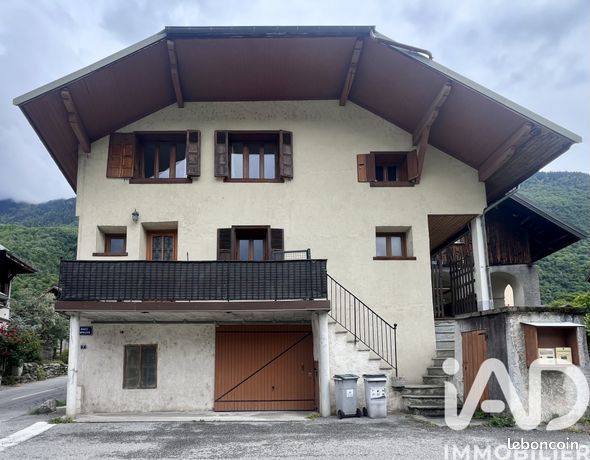 Immeuble 200 m² Cevins
