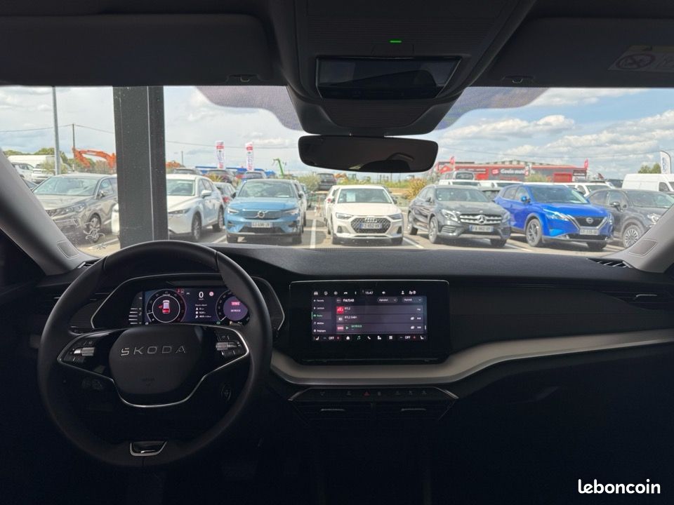 Skoda OCTAVIA COMBI 2.0 TDI SCR 150CH SELECTION DSG7 (image 12)