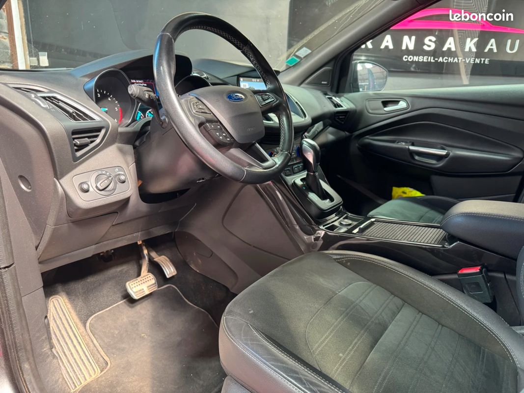 FORD KUGA 2.0 TDCi 180cv 4x4 Powershift ST-Line / CarPlay / Hayon Électrique / Caméra de Recul (image 17)