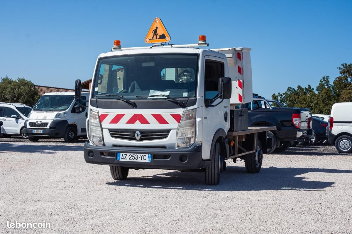 Renault Maxity 2.5 DCi 110 DXI NACELLE (image 5)