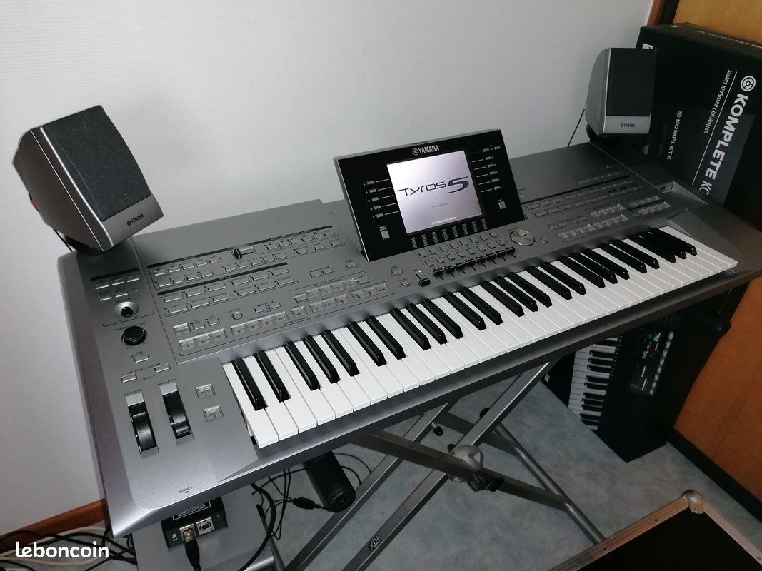 À SAISIR* TYROS 5 61 + FLIGHTCASE + Amplification triphonique TRS-MS05 + Yamaha UD-WL01 adaptateur LAN + CLE MIDIFILES/STYLES (image 1)