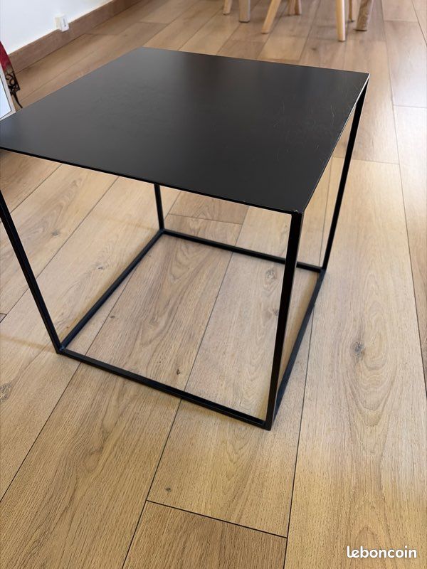 Petite table d’appoint en fer (image 2)