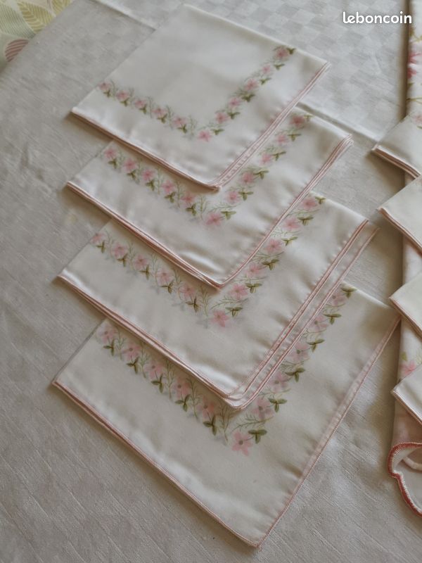 Nappe blanche fleurie rose et verte (image 5)
