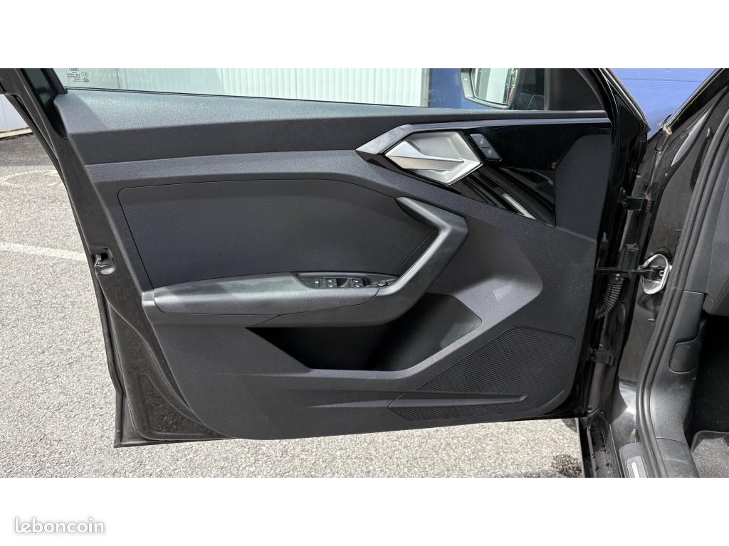AUDI A1 Sportback - 1.0 30 TFSI 116ch Boite Auto Business line / Garantie 12 mois / Pneus AV neufs (image 30)