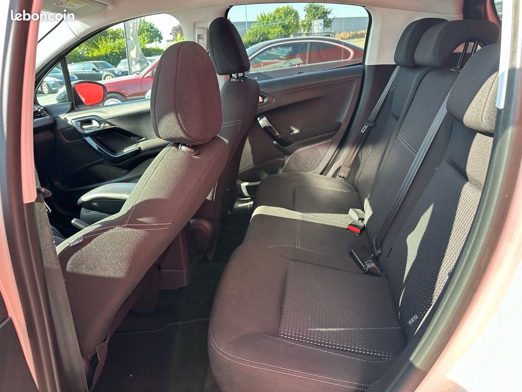 Peugeot 208 1.5 BLUE HDI 102 CH TECH EDITION - GARANTIE 12 MOIS (image 26)