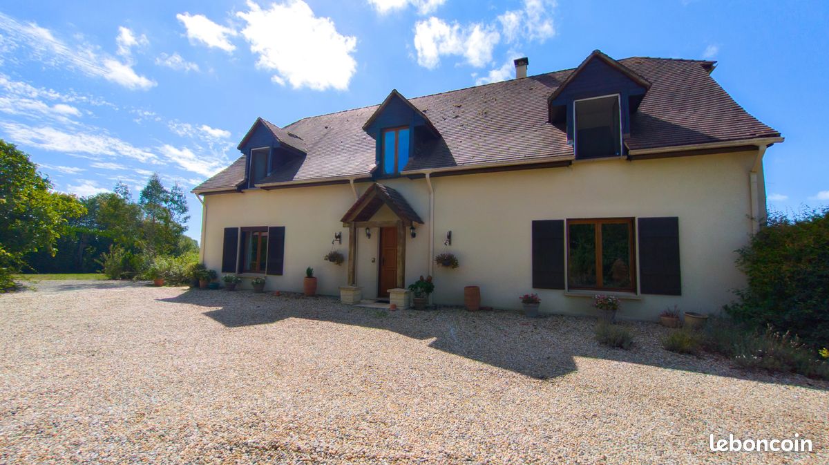 Maison 8 pièces 171 m² · à Gourdon · 171 m² · 350 000 €