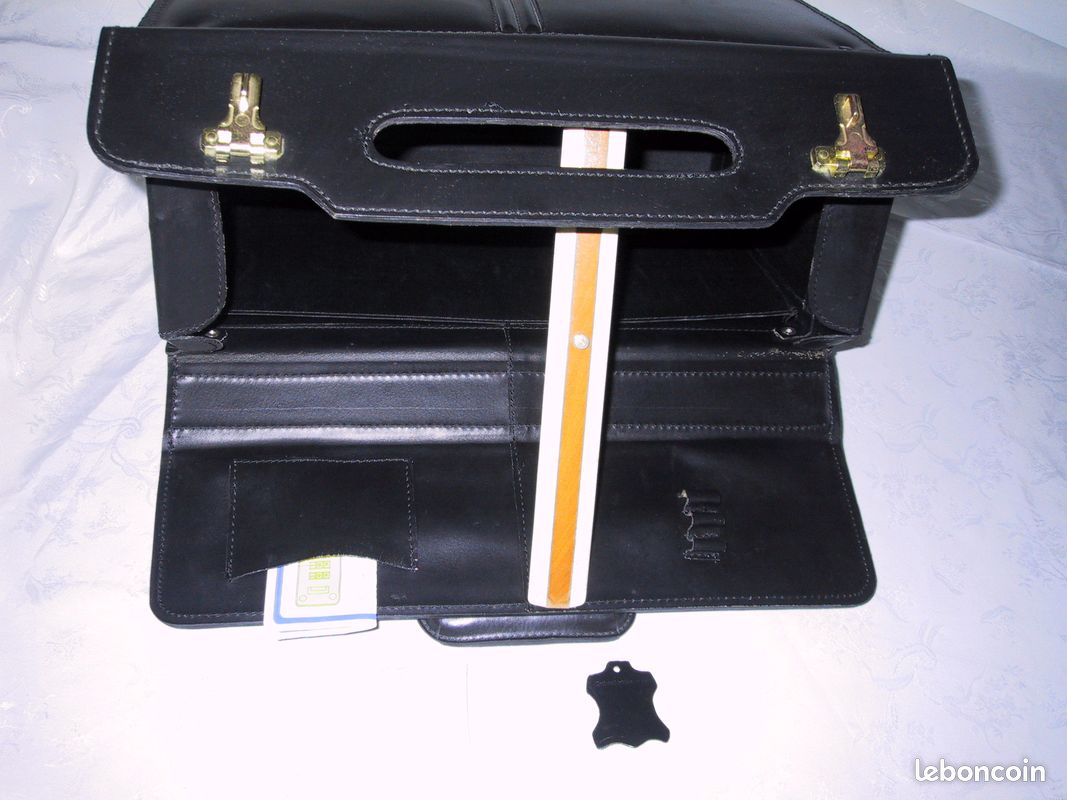 PILOTE CASE Rigide -- Cuir véritable (image 2)