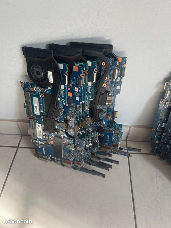 Lot De 12 IPhone HS (Apple) - Pour Pièces Ou Réparation - IPhone 4 à X, SE, 6, 7