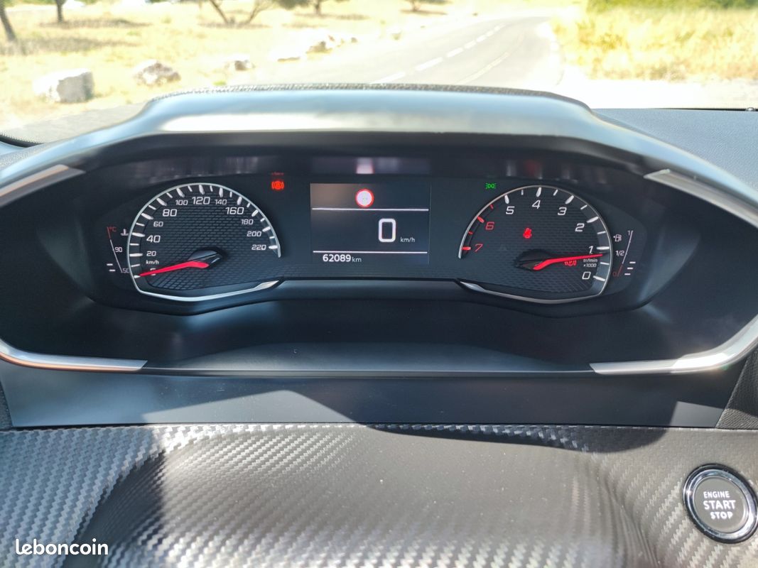 PEUGEOT 208 BlueHDi 100 SS BVM6 Allure (image 16)