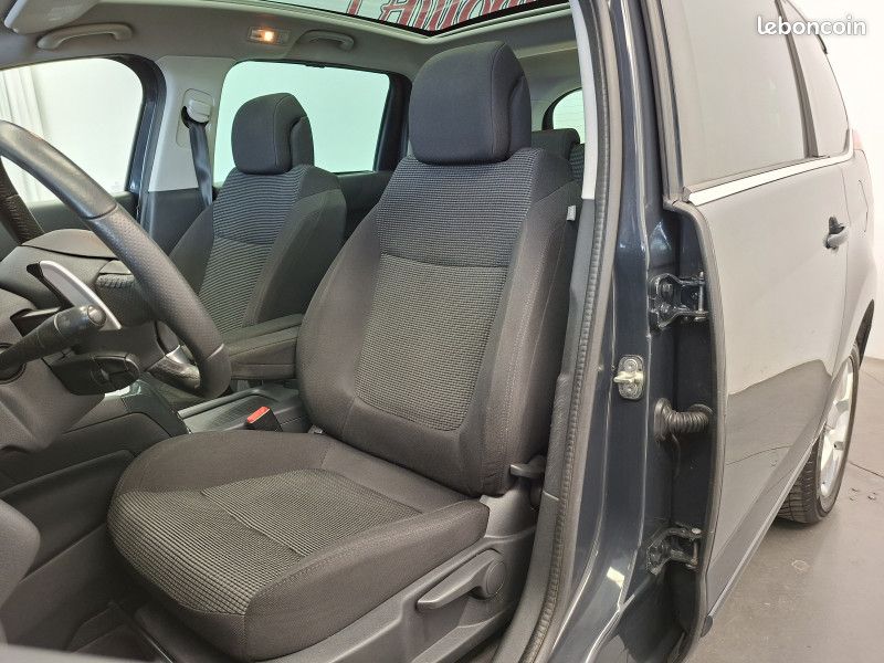 Peugeot 5008 1.6 hdi 112 ch Boite Auto Allure 7 places / GPS / toit pano / Radar AV et AR / (image 16)