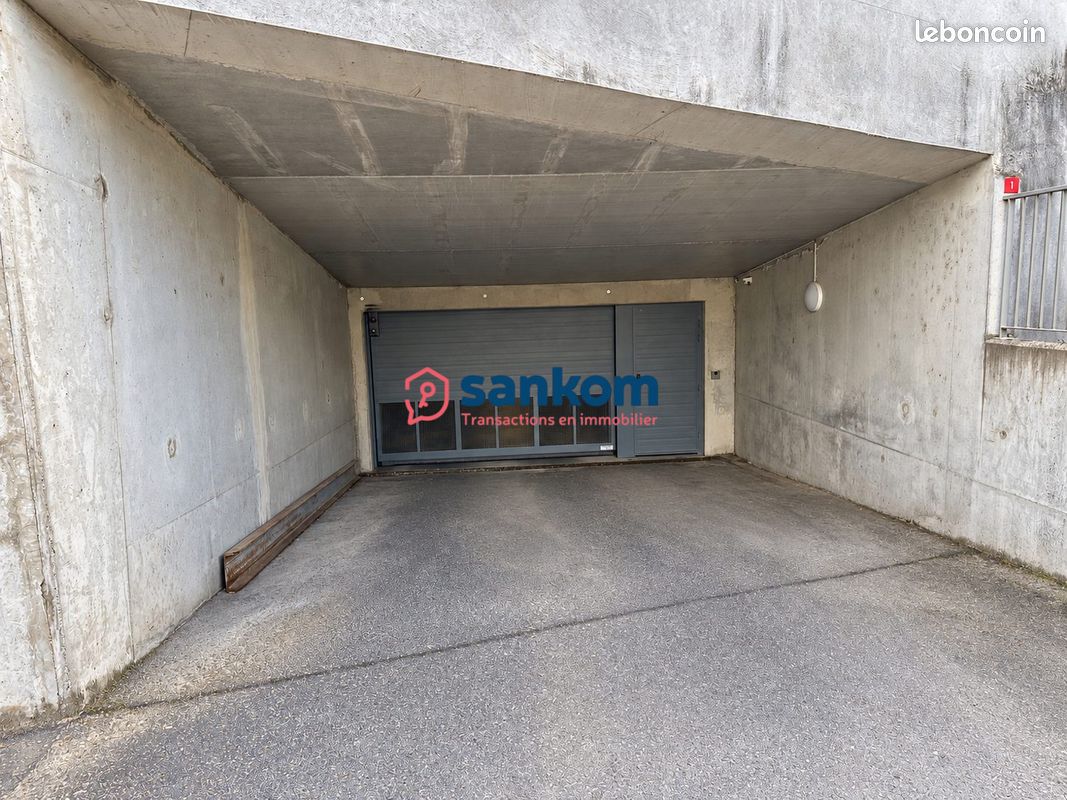 Parking 15 m² · au Puy-en-Velay · 15 m² · 15 000 €