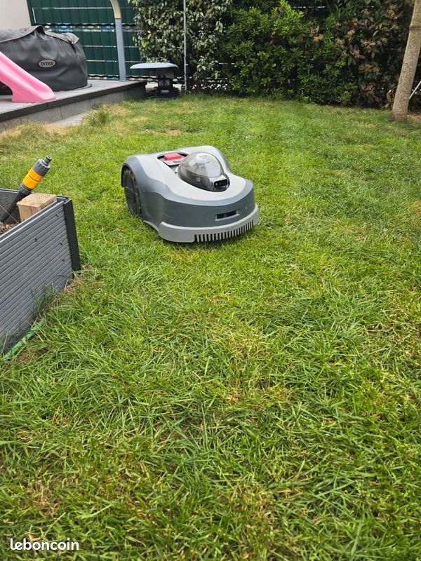 Tondeuse robot Novabot N2000 GPS RTK - 5000 m² - Garantie juillet 2027 + Toit + Lames - Très bon état (image 4)