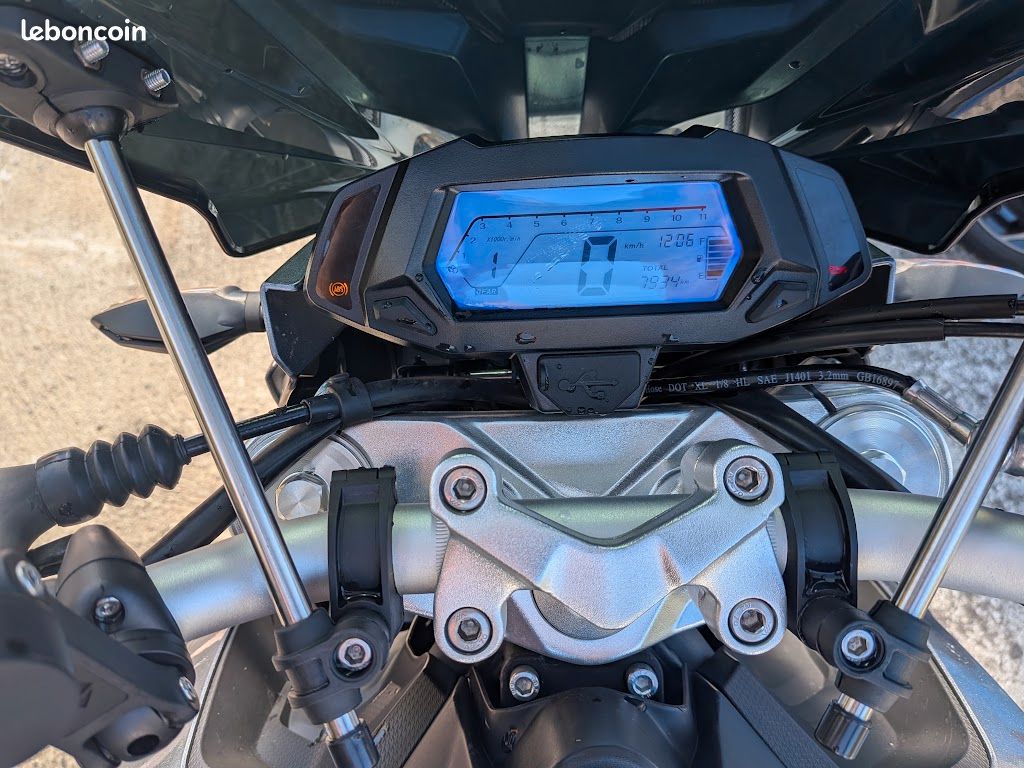 Voge 500 R ABS 2023 + top case (image 3)